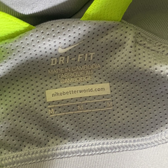 Nike dri-fit built in bra workout tank top - Picture 3 of 4